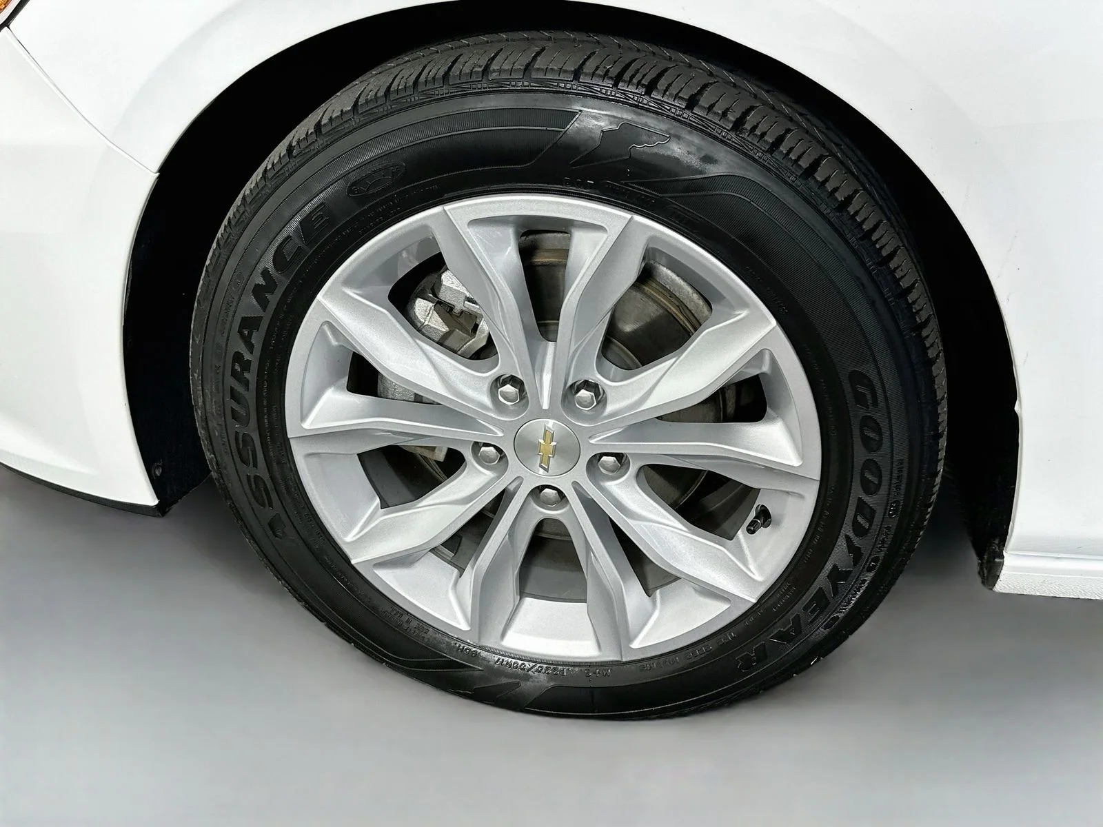 Used 2023 Summit White Chevrolet LT image 32