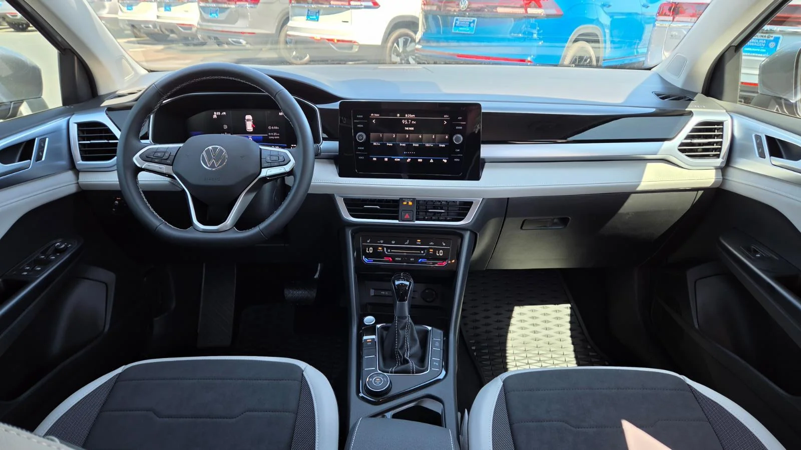 2025 Volkswagen Taos SE - Photo 57