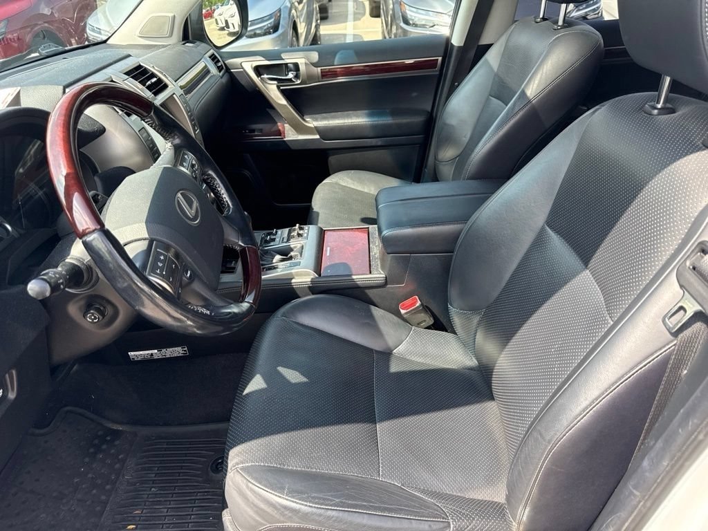 Used 2017 Starfire Pearl Lexus 460 Luxury image 13
