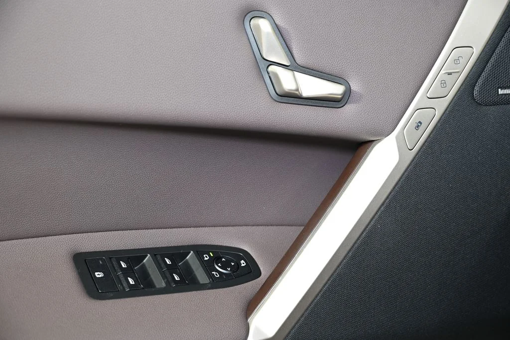 2026 BMW iX 45 - Photo 21