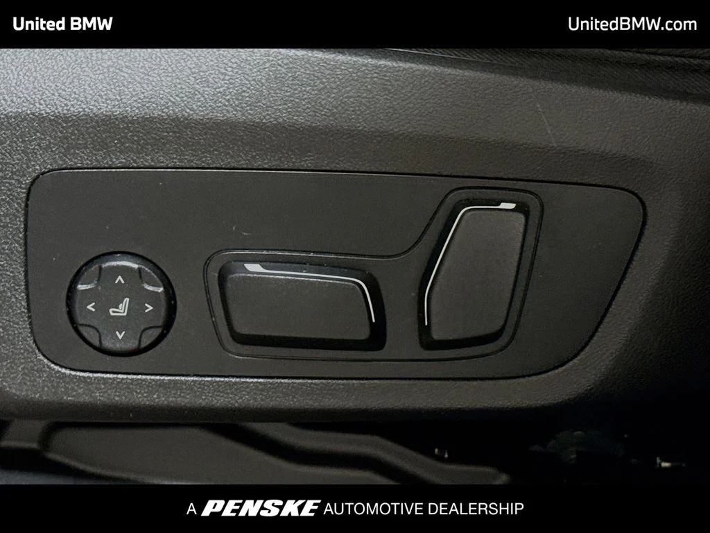 Used 2024 Alpine White BMW sDrive30i image 4