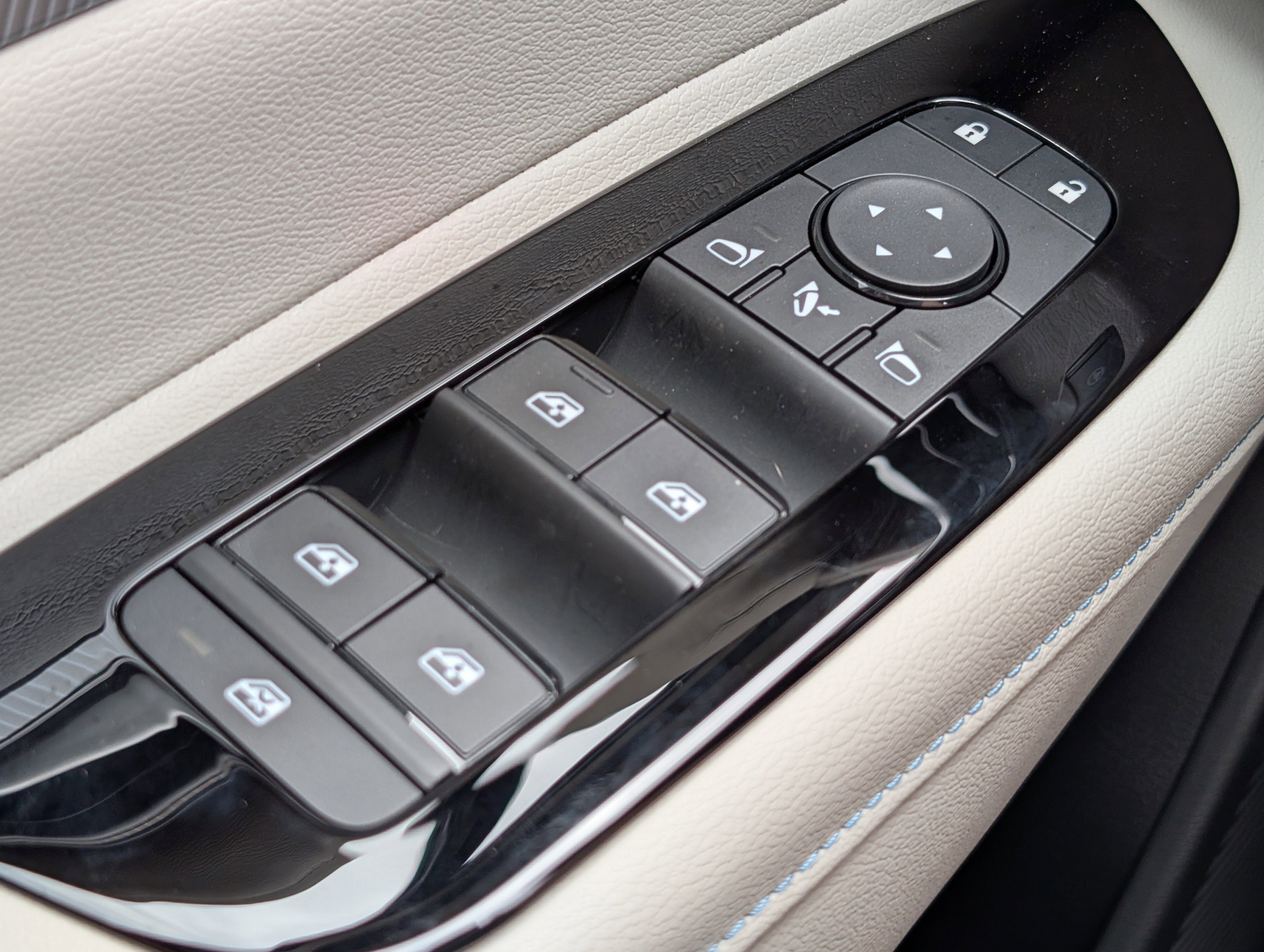 New 2026 Champagne Silver Metallic Nissan Platinum image 23