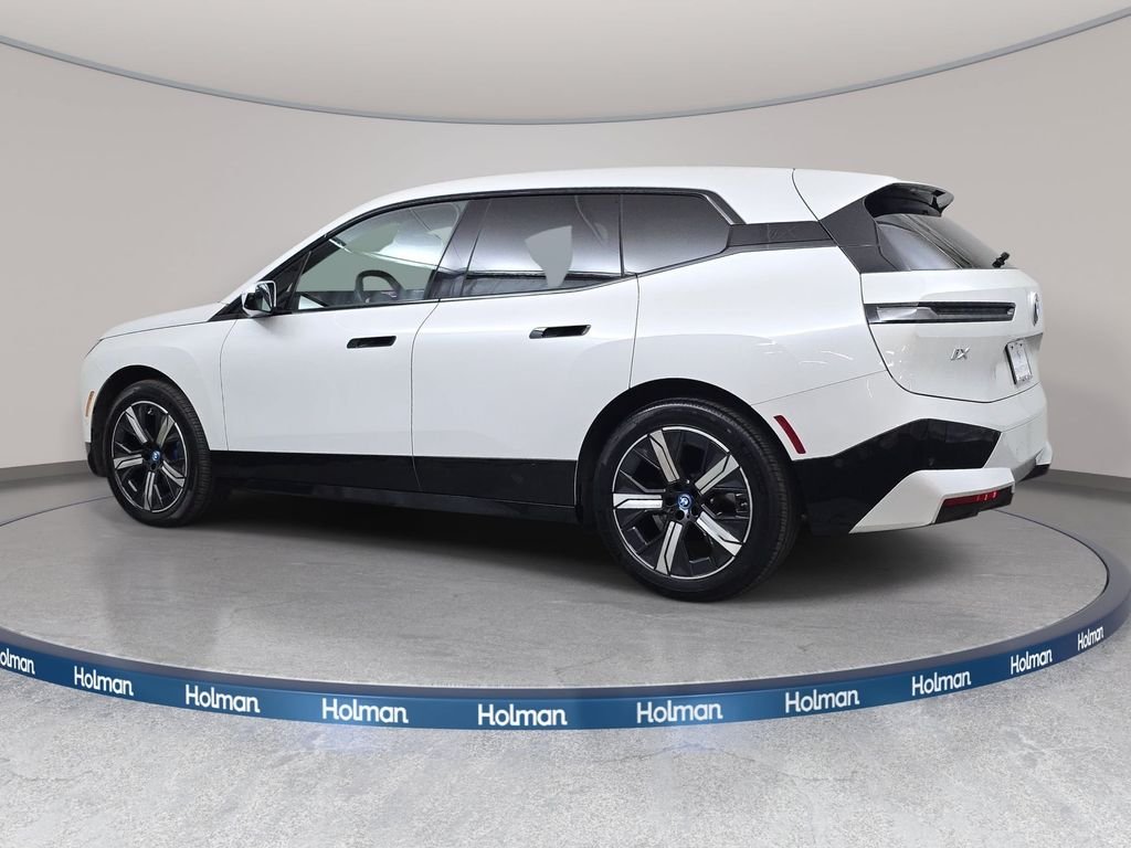 Used 2024 Mineral White Metallic BMW xDrive50 image 8