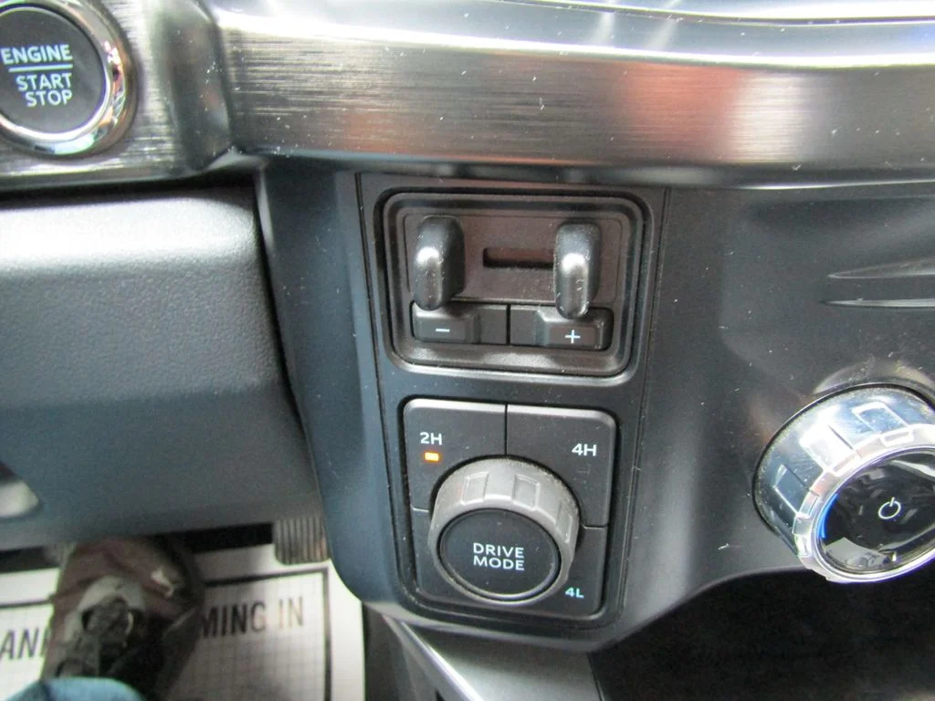 Used 2024 Gray Metallic Ford Lariat image 16