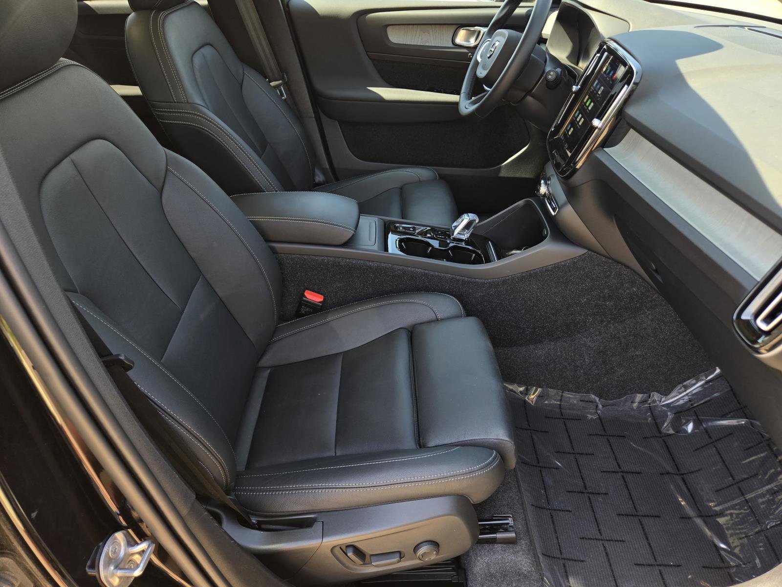Used 2025 Black Volvo Plus Dark Theme image 41