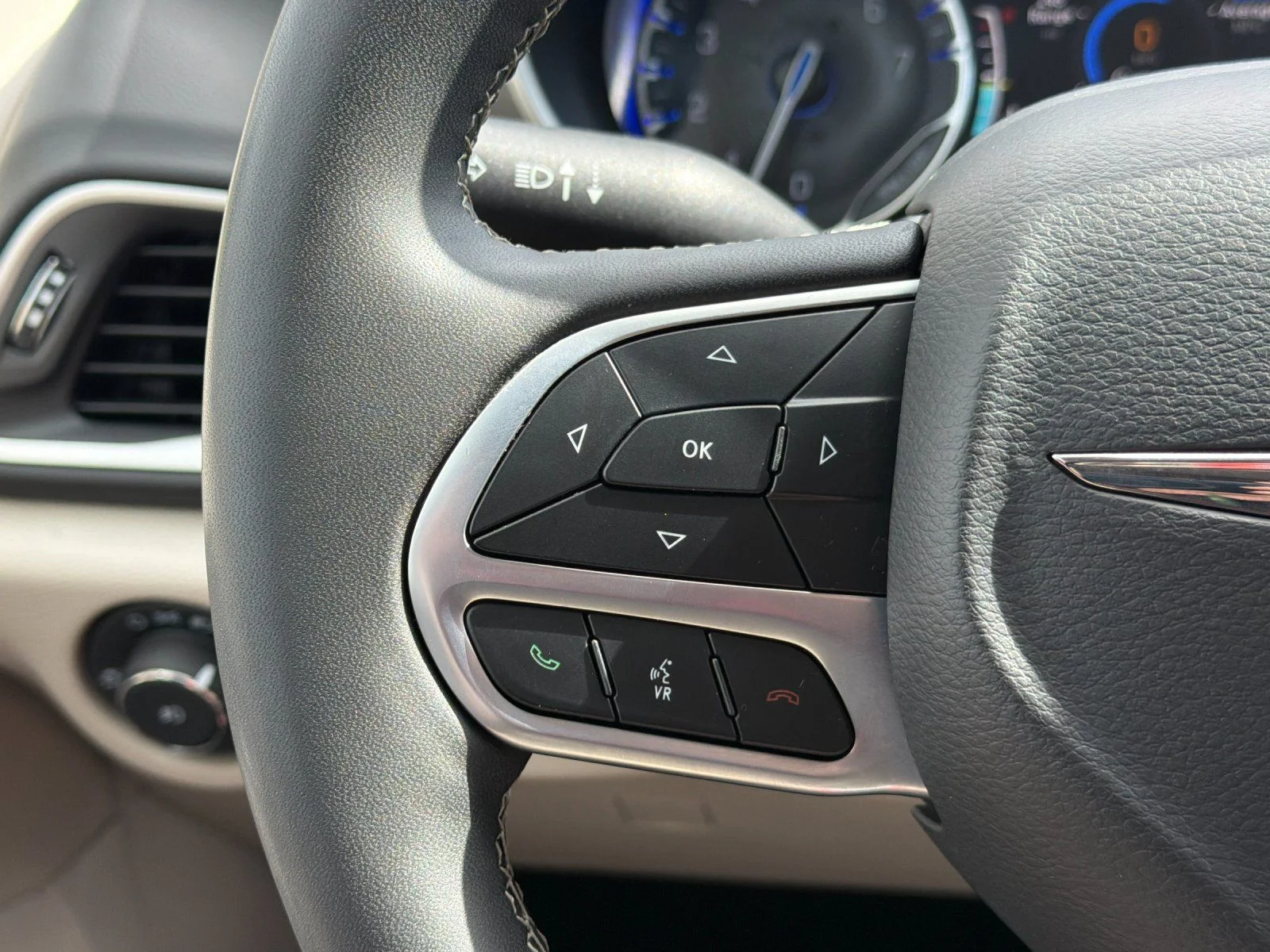 Used 2023 White Chrysler Touring L image 23