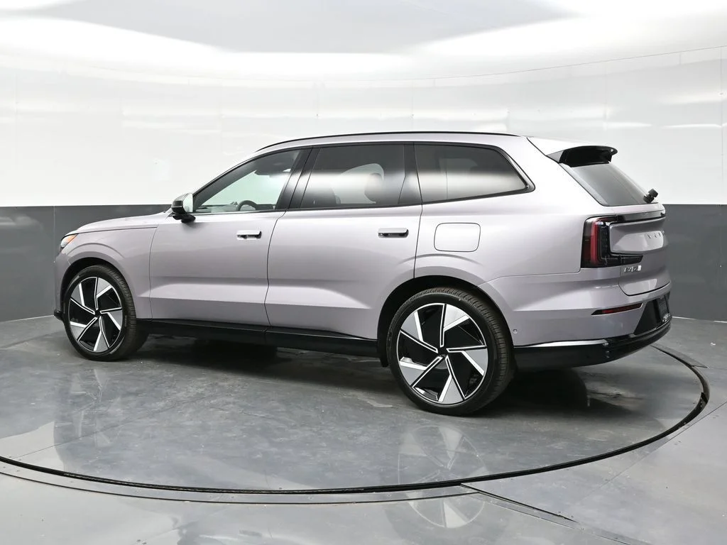 New 2026 Aurora Silver Volvo Ultra image 4