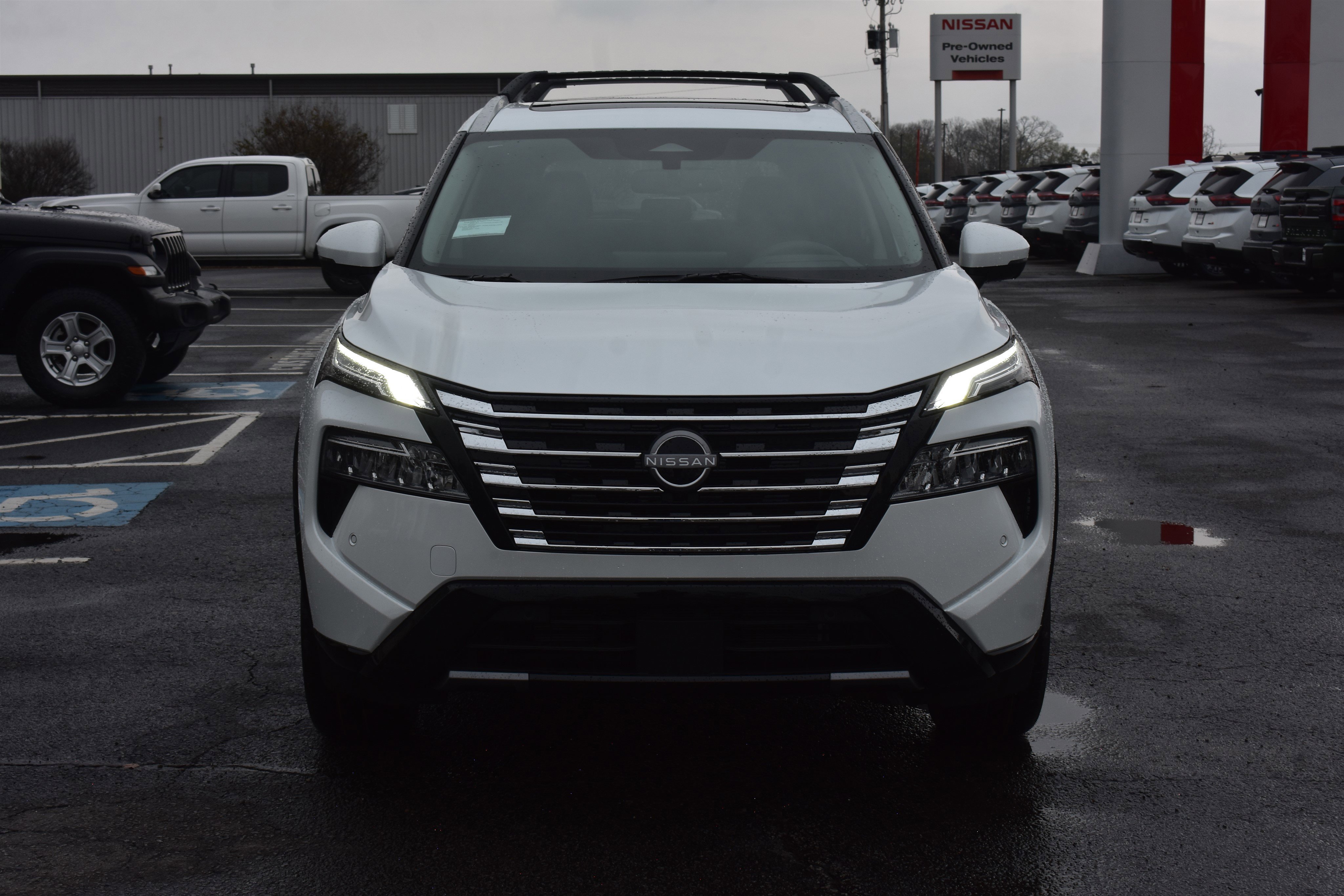 New 2026 Everest White Pearl TriCoat Nissan Platinum image 2
