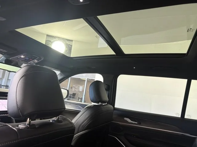New 2027 Gray Jeep Limited Reserve image 30
