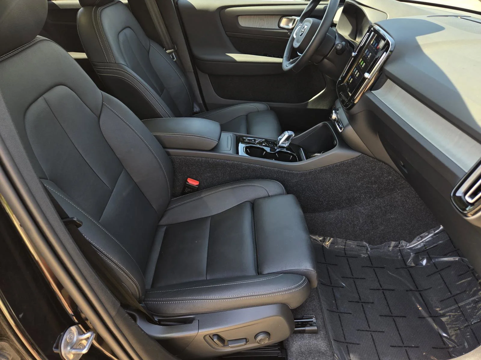 Used 2025 Black Volvo Plus Dark Theme image 41