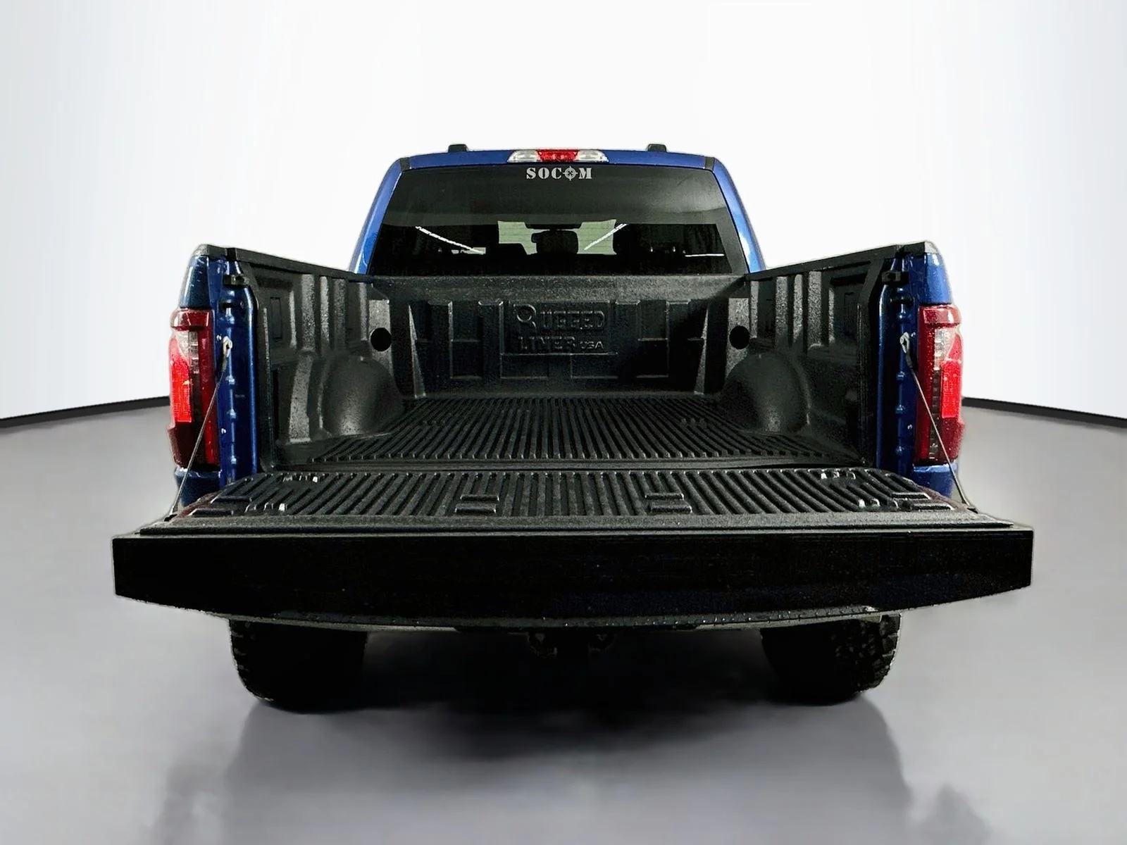 Used 2024 Atlas Blue Metallic Ford XLT image 25