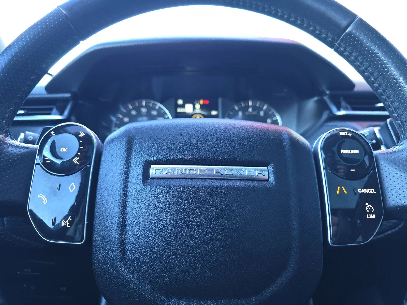 Used 2020 Black Land Rover S image 23