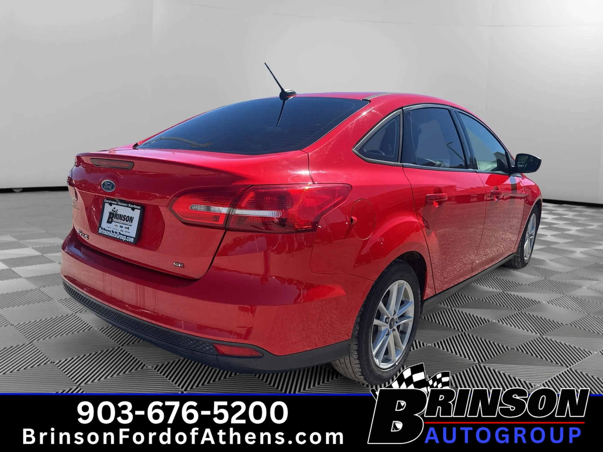 Used 2017 Race Red Ford SE image 5