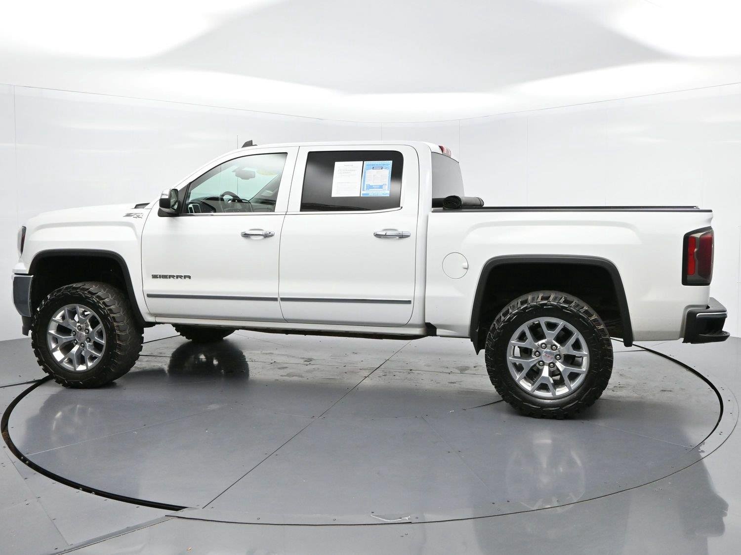 Used 2018 Summit White GMC SLT image 4