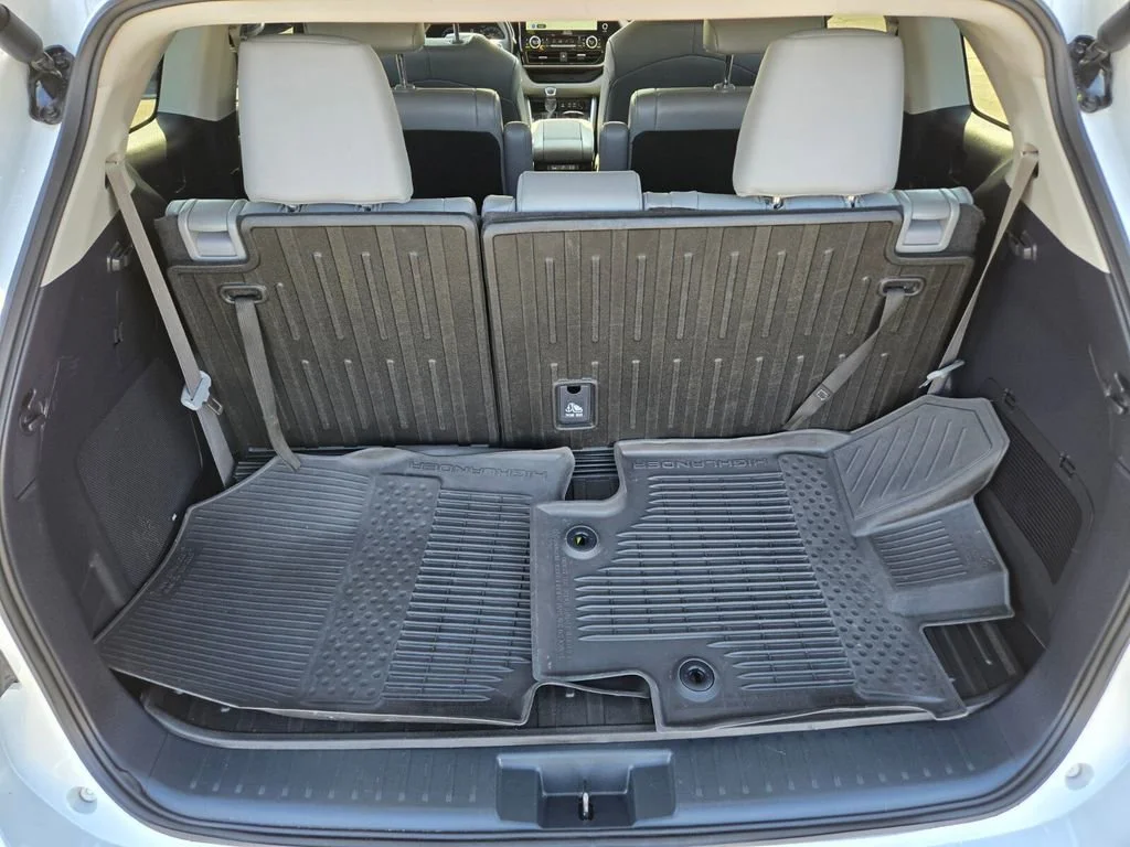 Used 2024 Wind Chill Pearl Toyota LE image 13