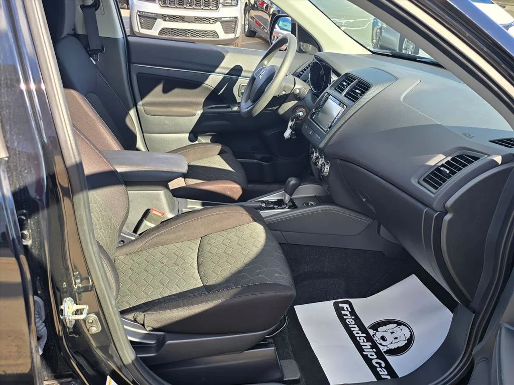 Used 2025 Black Mitsubishi 2.0 SE image 14