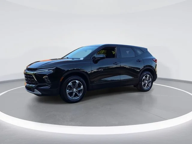 Used 2025 Black Chevrolet LT image 4