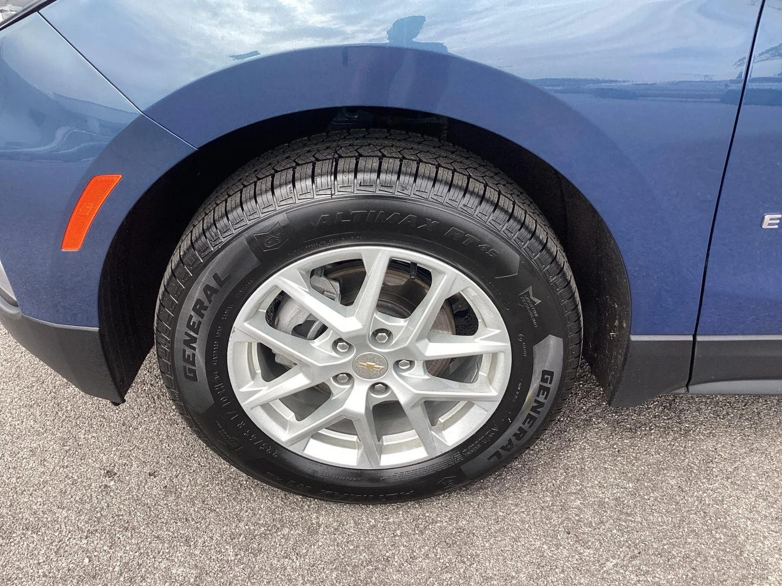 Used 2024 Lakeshore Blue Metallic Chevrolet LT image 12