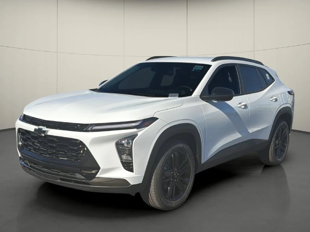 New 2026 Summit White Chevrolet ACTIV image 3