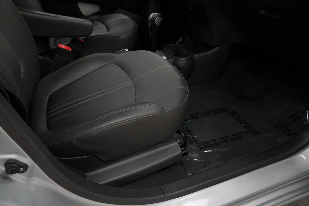 Used 2015 Silver Chevrolet 1LT image 46