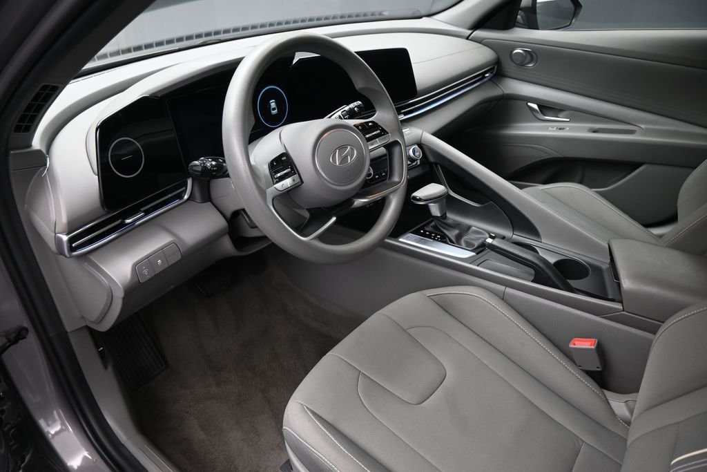 Used 2024 Silver Hyundai SEL image 18