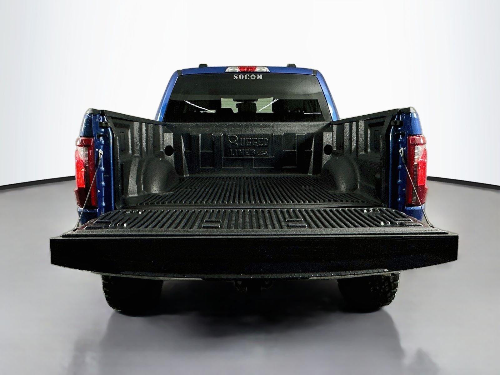 Used 2024 Atlas Blue Metallic Ford XLT image 25