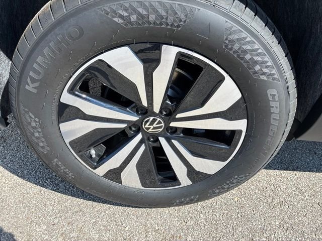 New 2026 Deep Black Volkswagen 2.0T SE image 3