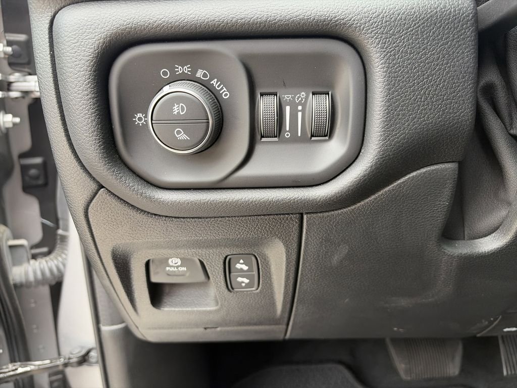 Used 2022 Silver Ram Laramie image 21