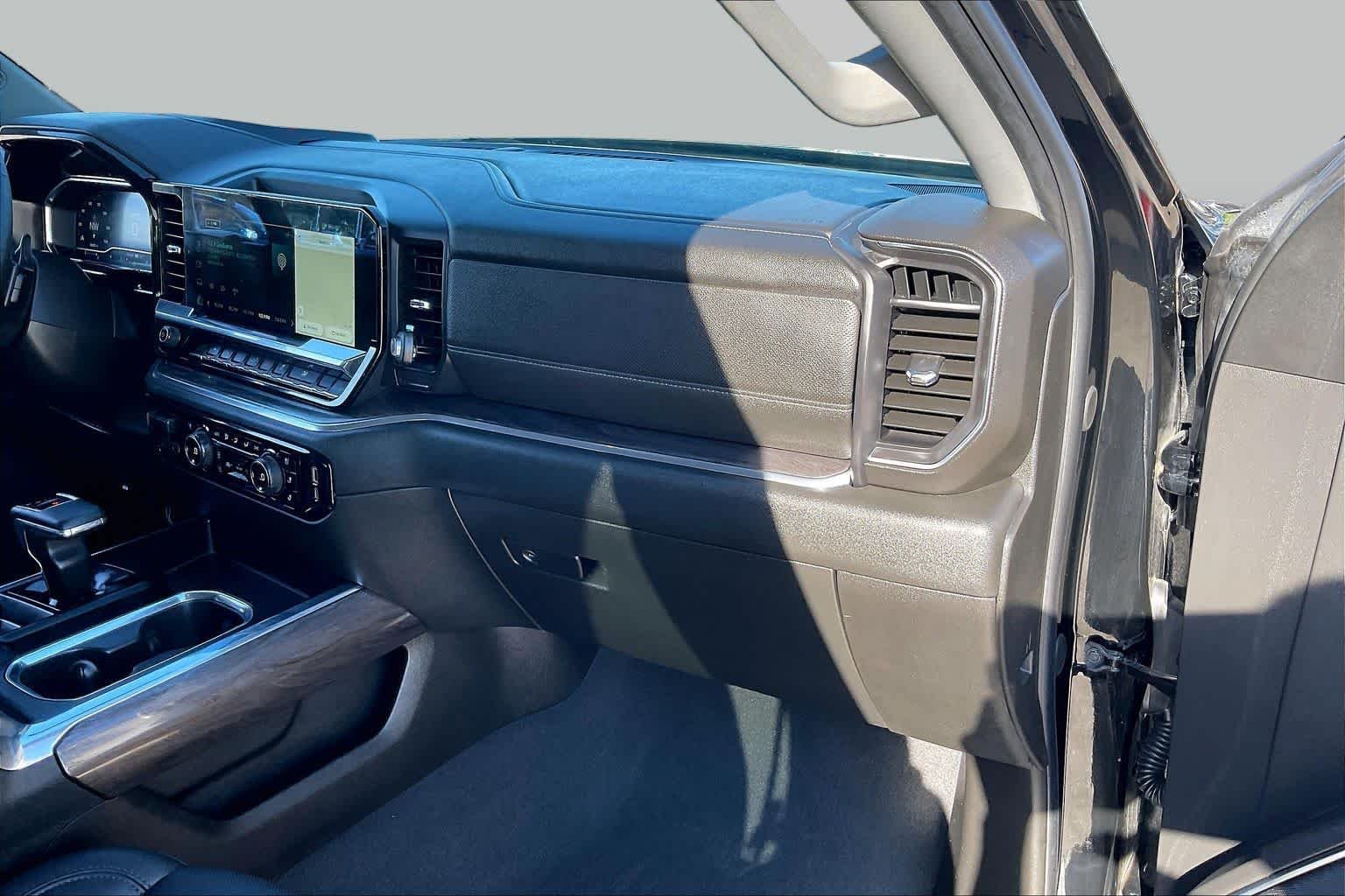 2024 Chevrolet Silverado 1500 LTZ - Photo 18
