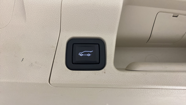 Used 2023 White Frost Tricoat GMC Denali image 31