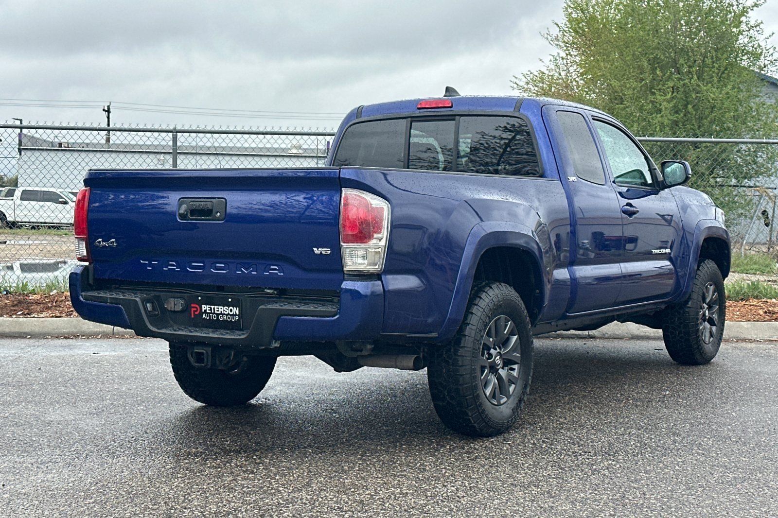Used 2022 Blue Toyota SR5 image 4