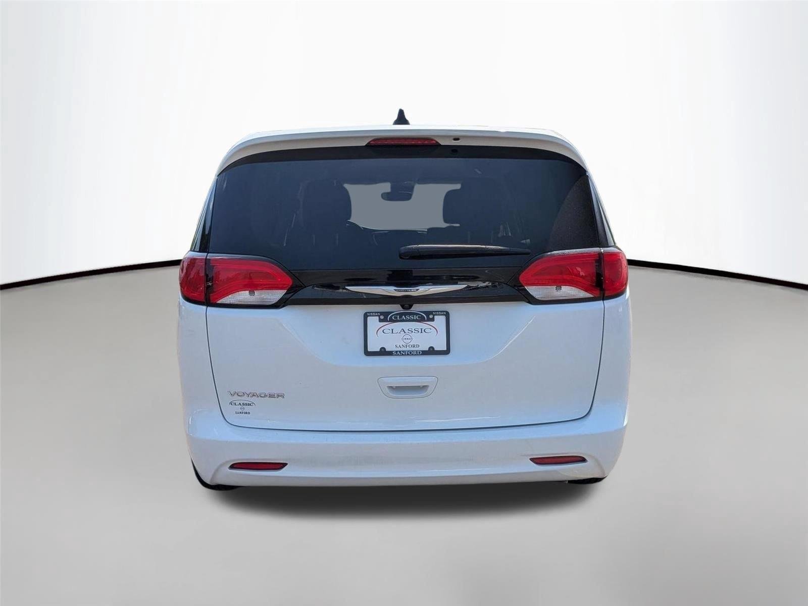 Used 2023 Bright White Clearcoat Chrysler LX image 4