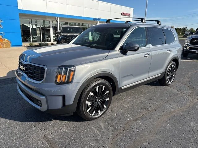 Used 2024 Silver Kia SX image 2