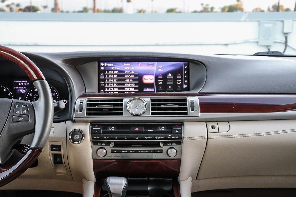 Used 2016 White Pearl Lexus 460 image 16