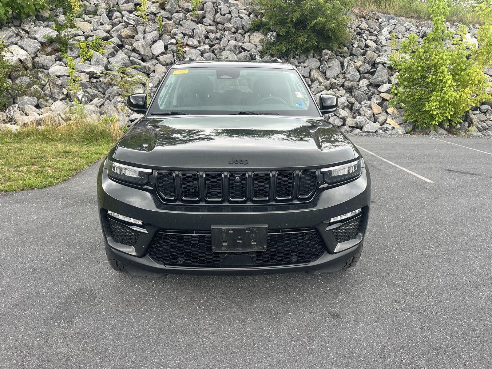 Used 2023 Rocky Mountain Pearlcoat Jeep Limited image 2