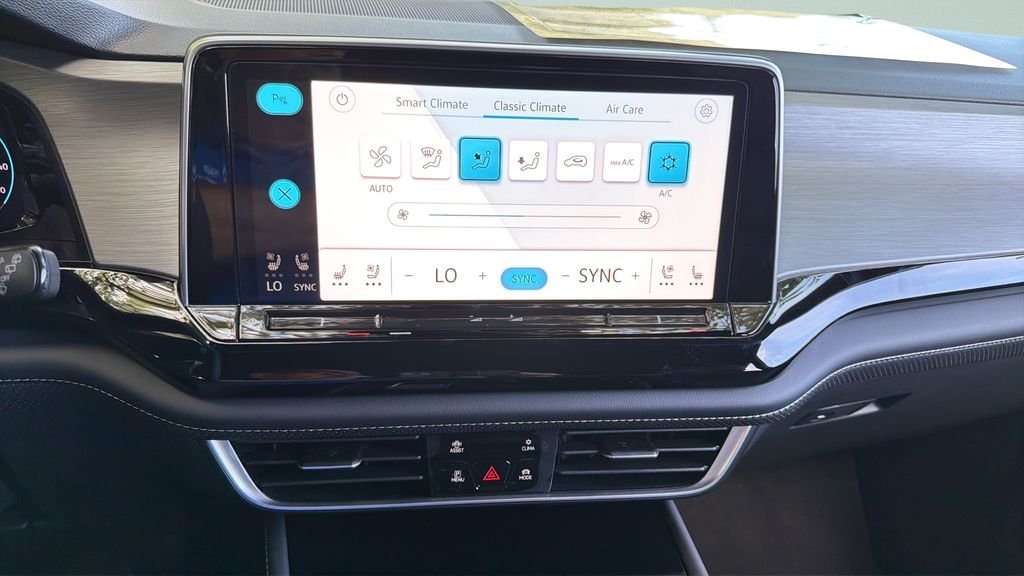 New 2026 Opal White Pearl Volkswagen SE w/Technology image 19