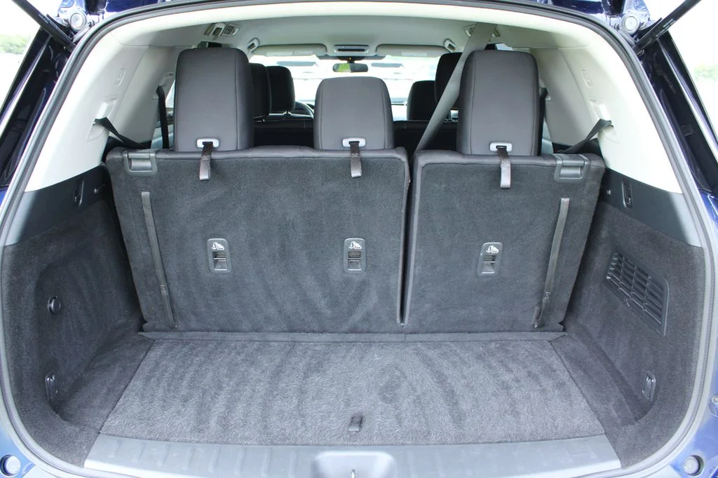 Used 2022 Deep Ocean Blue Nissan SV image 11