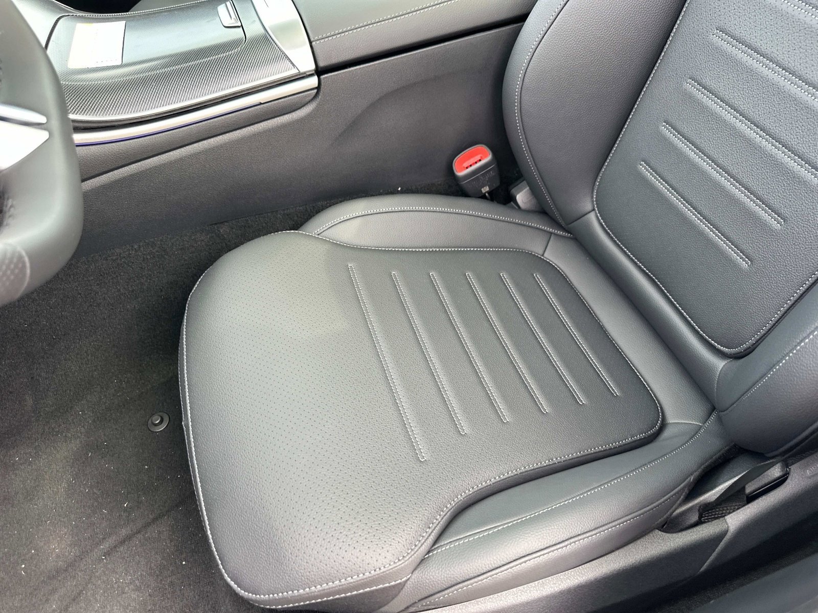 2025 Mercedes-Benz C-Class Sedan C 300 - Photo 19