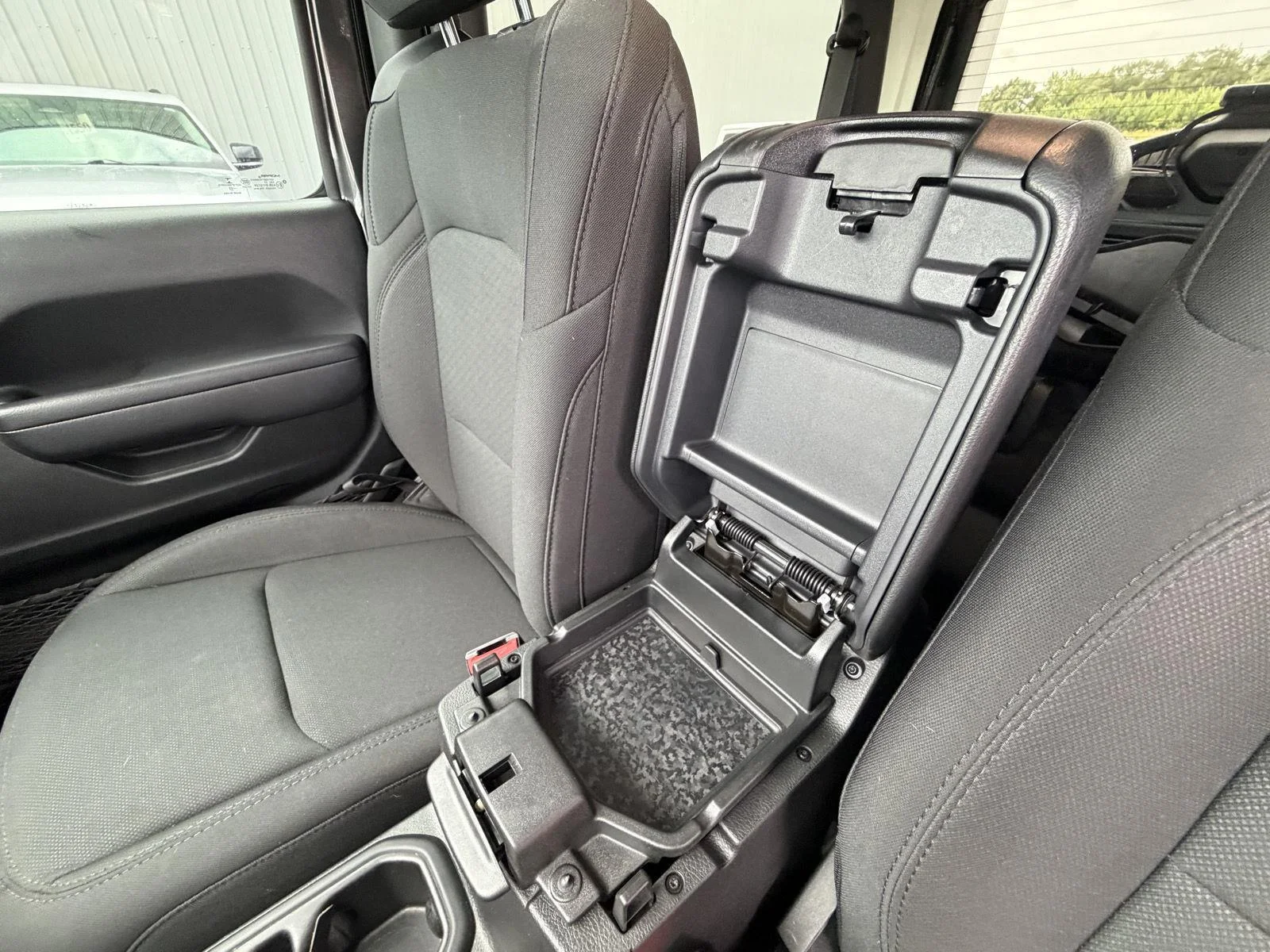 Used 2022 Granite Crystal Metallic Clearcoat Jeep Sport S image 13