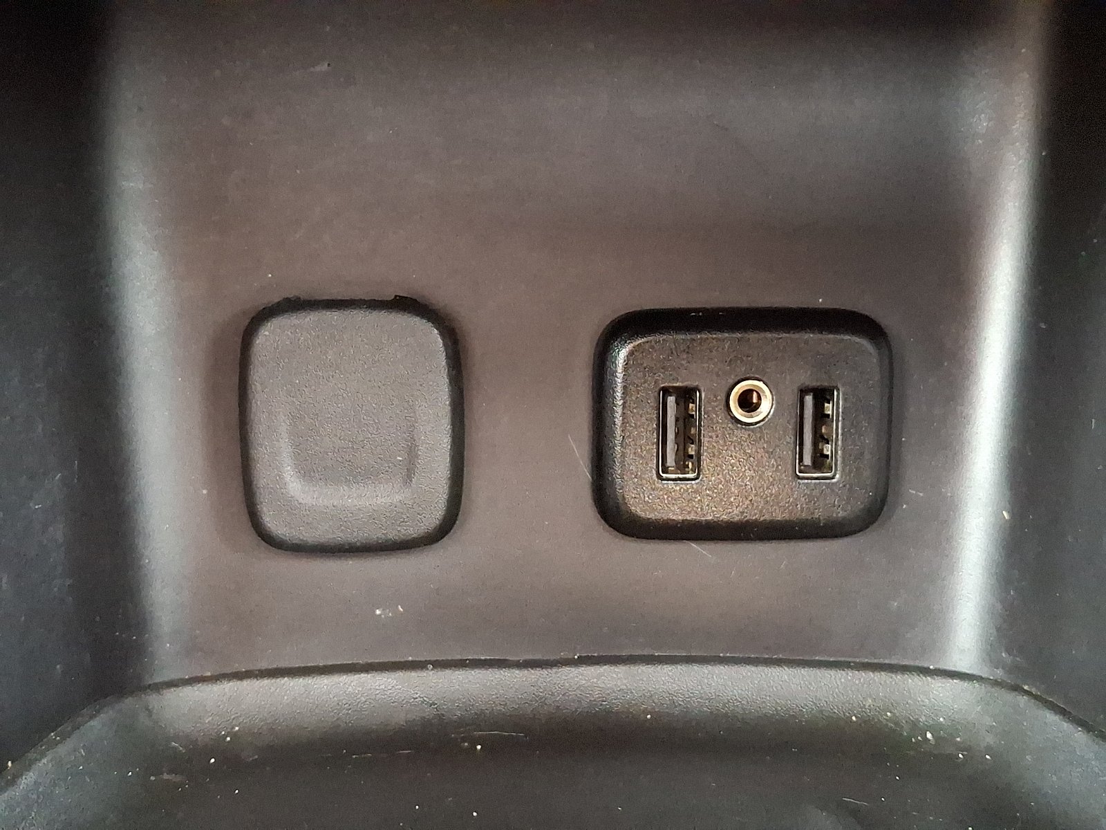 Used 2019 Ebony Twilight Metallic - GB8 GMC Denali image 26