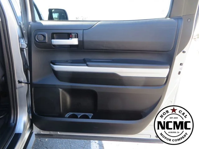 Used 2018 Silver Toyota SR5 image 59