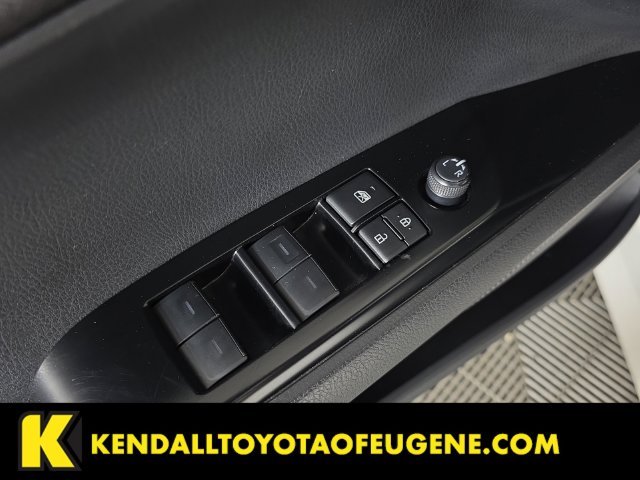 Used 2025 White Toyota LE image 21