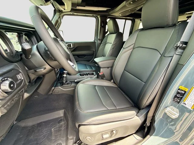 New 2026 Anvil Clear-Coat Exterior Paint Jeep Sahara image 16