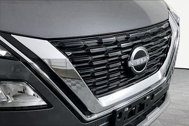 Used 2022 Gray Nissan SV image 31