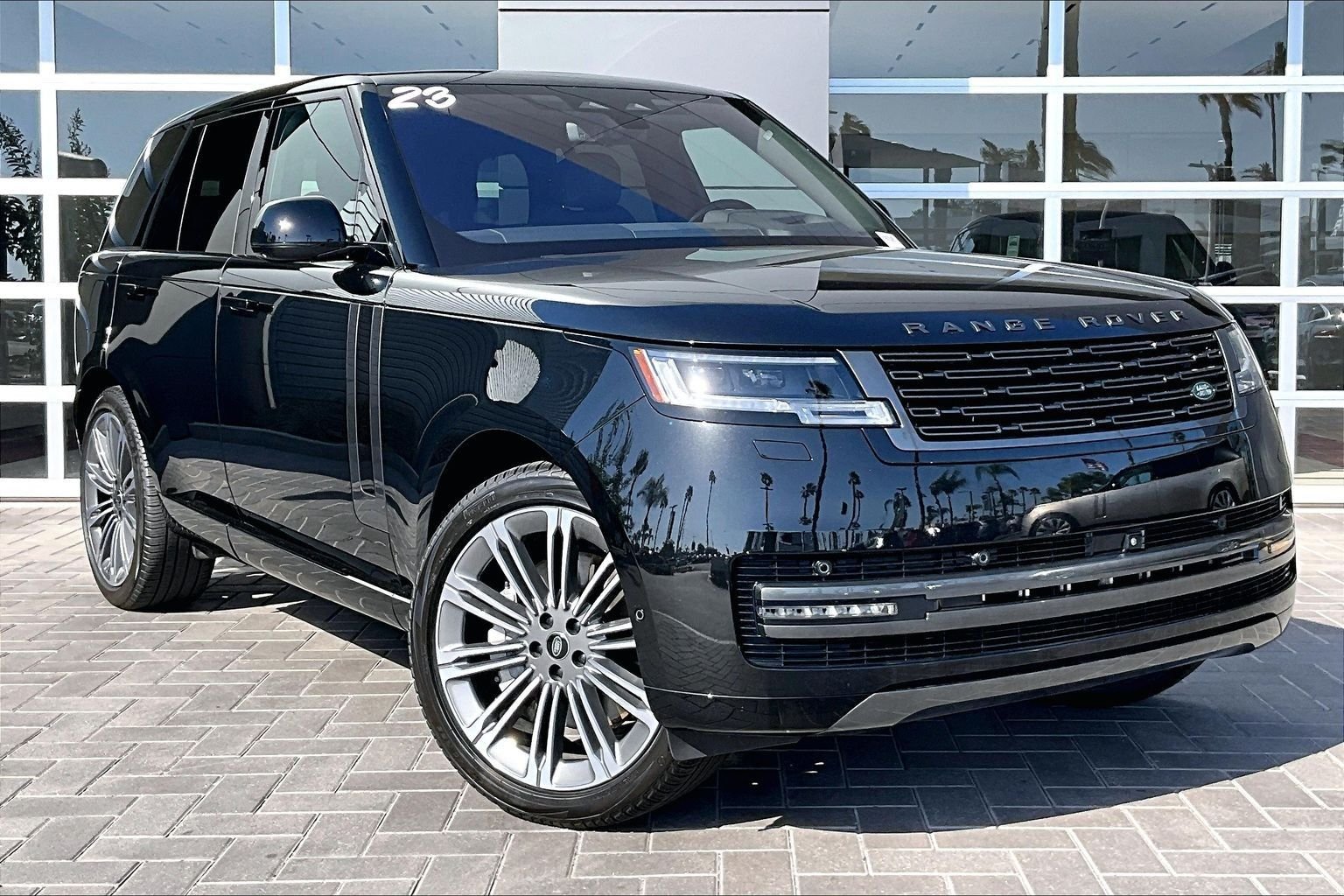 Used 2023 Black Land Rover SE image 3