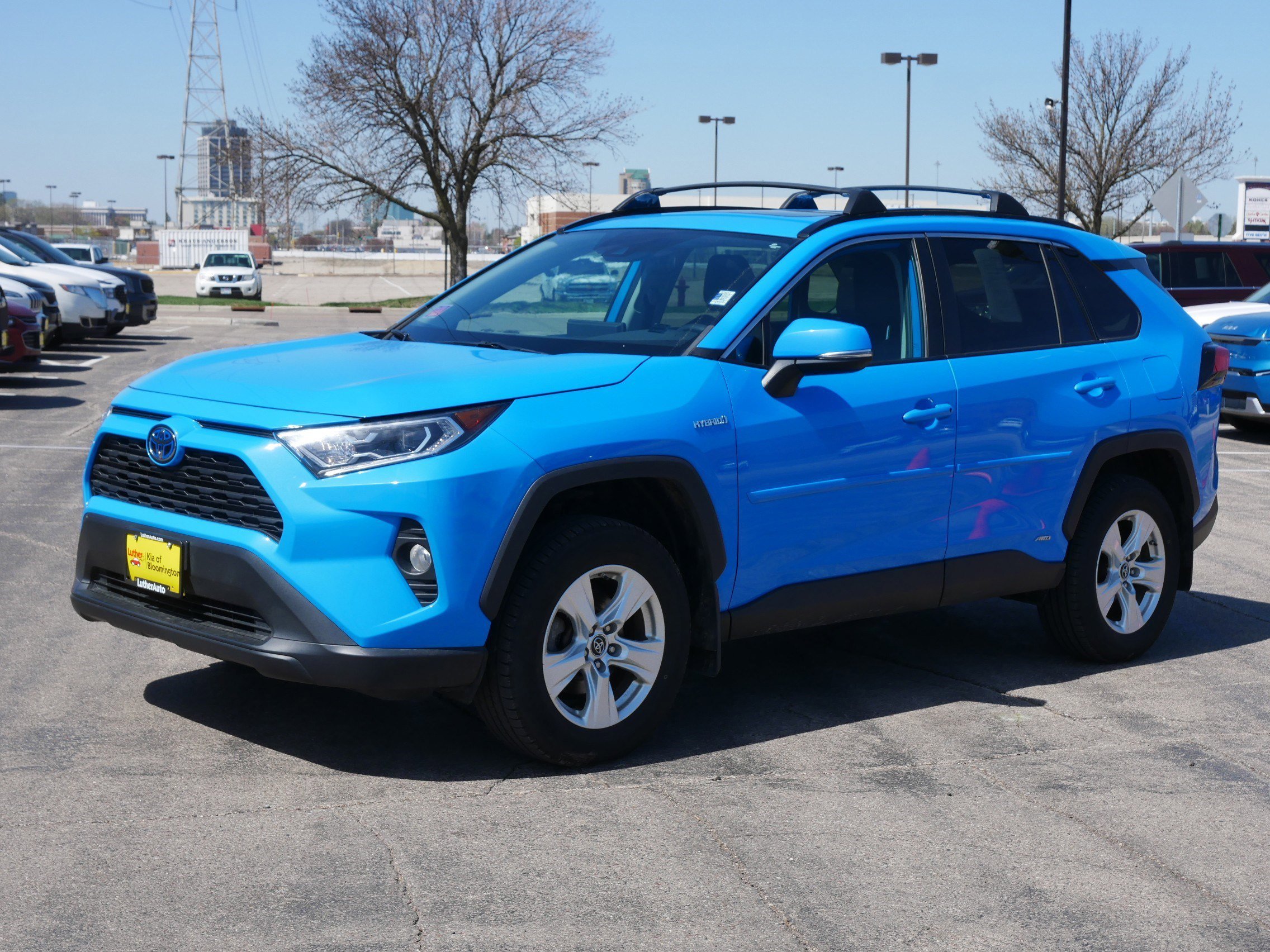 Used 2019 Toyota RAV4 XLE with VIN 2T3RWRFV2KW010458 for sale in Bloomington, Minnesota