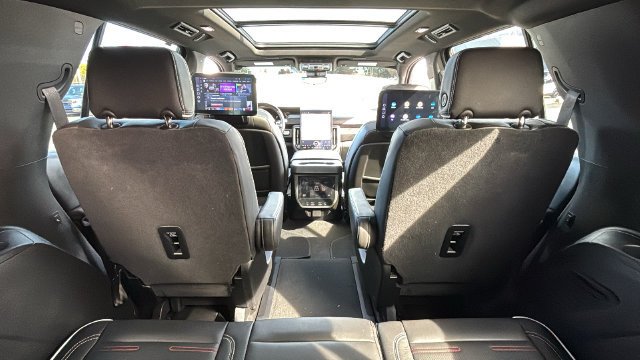 2025 GMC Yukon AT4 Ultimate - Photo 32