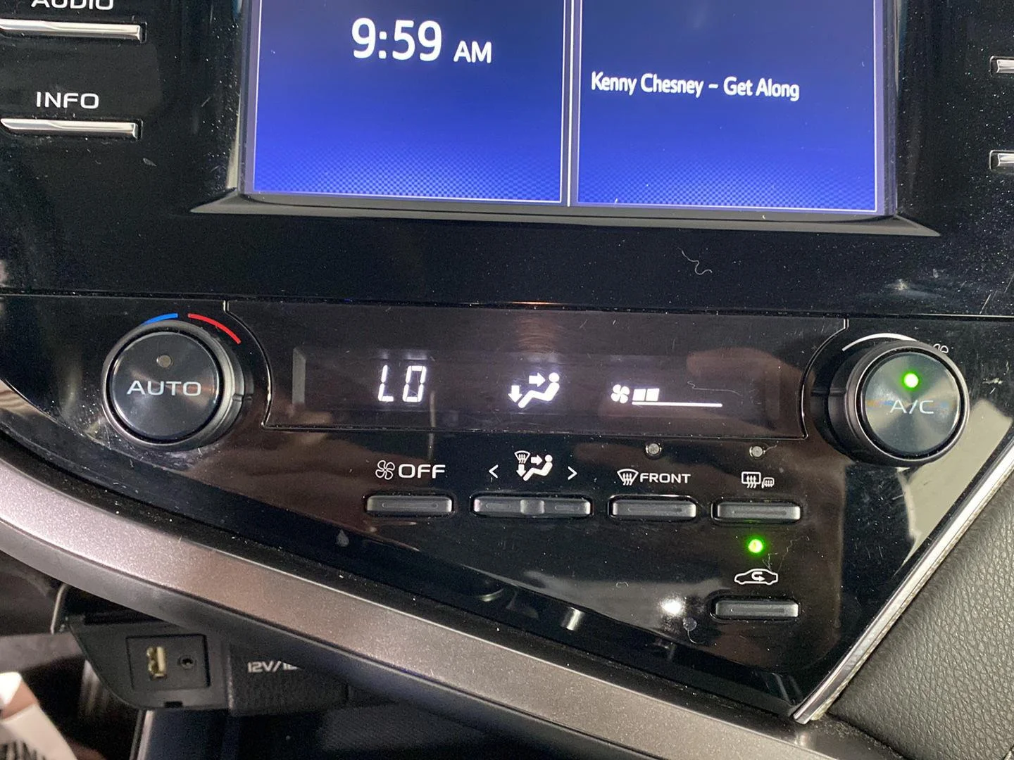 Used 2018 Midnight Black Metallic Toyota SE image 13