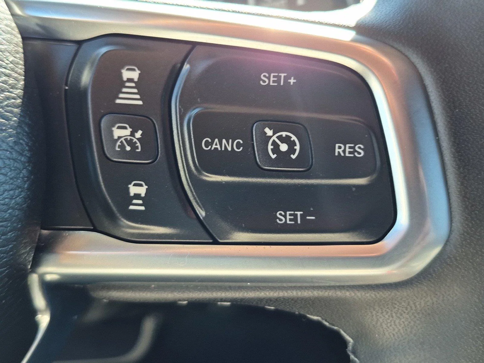 Certified Used 2026 Granite Crystal Metallic Clearcoat Jeep Sahara image 24