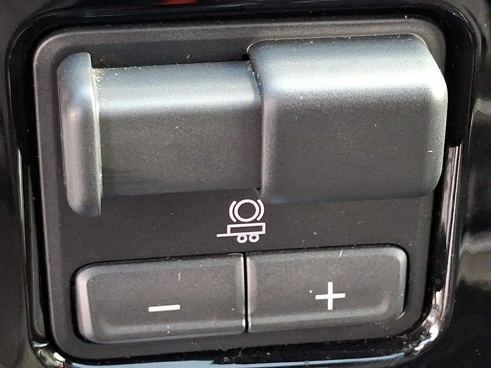 Used 2024 Summit White Chevrolet High Country image 24